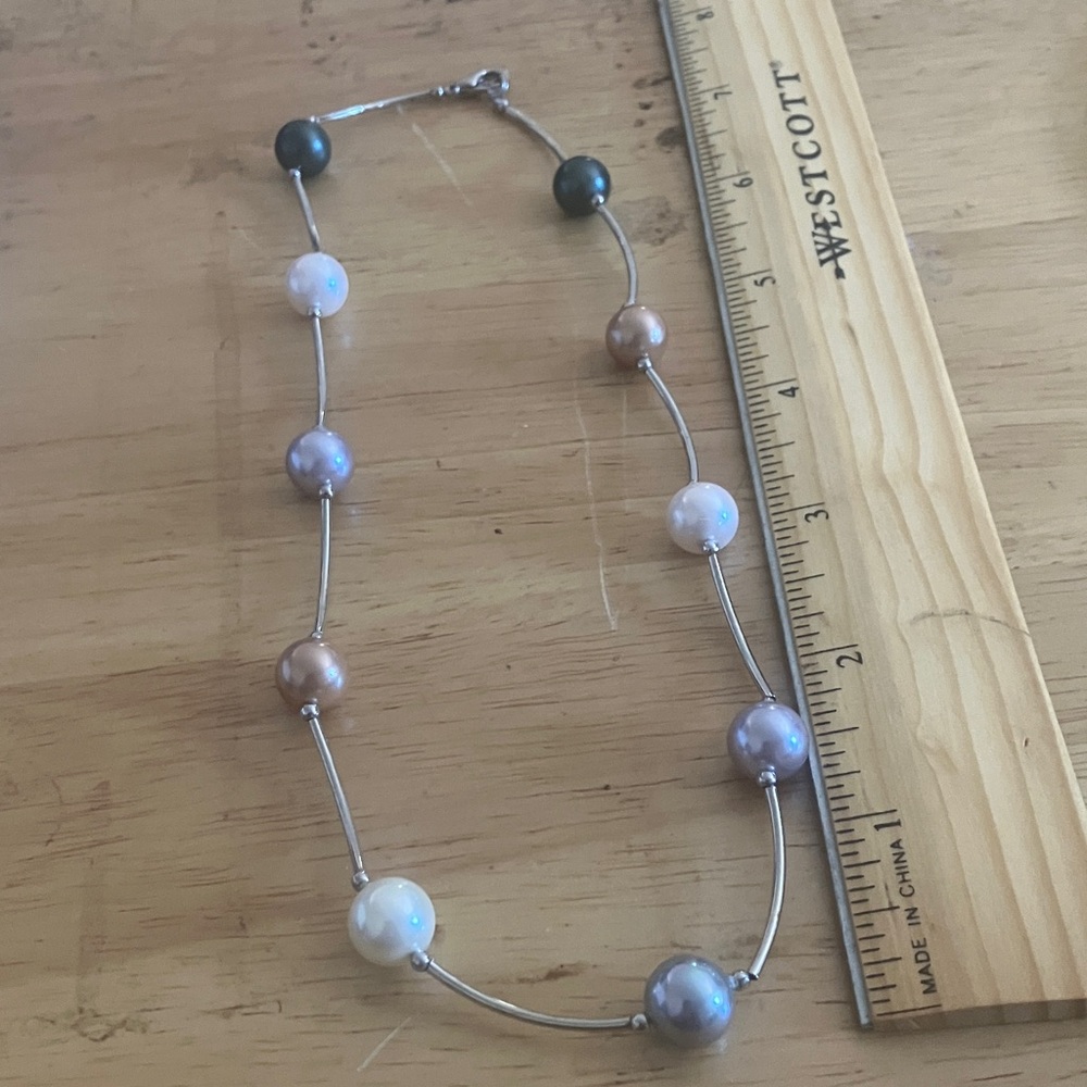 Chic Pearl Necklace with Silver Accents